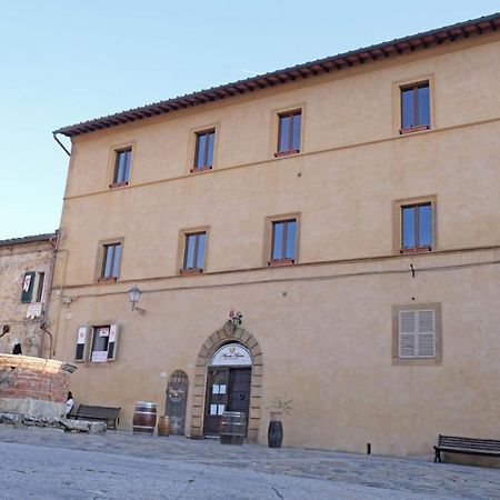 Rooms And Wine Al Castello Monteriggioni Exterior photo