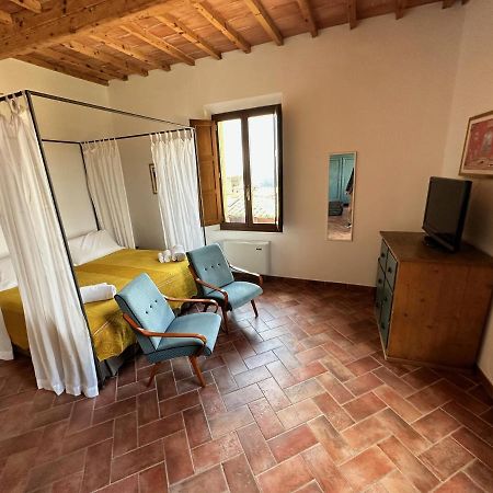 Rooms And Wine Al Castello Monteriggioni Exterior photo