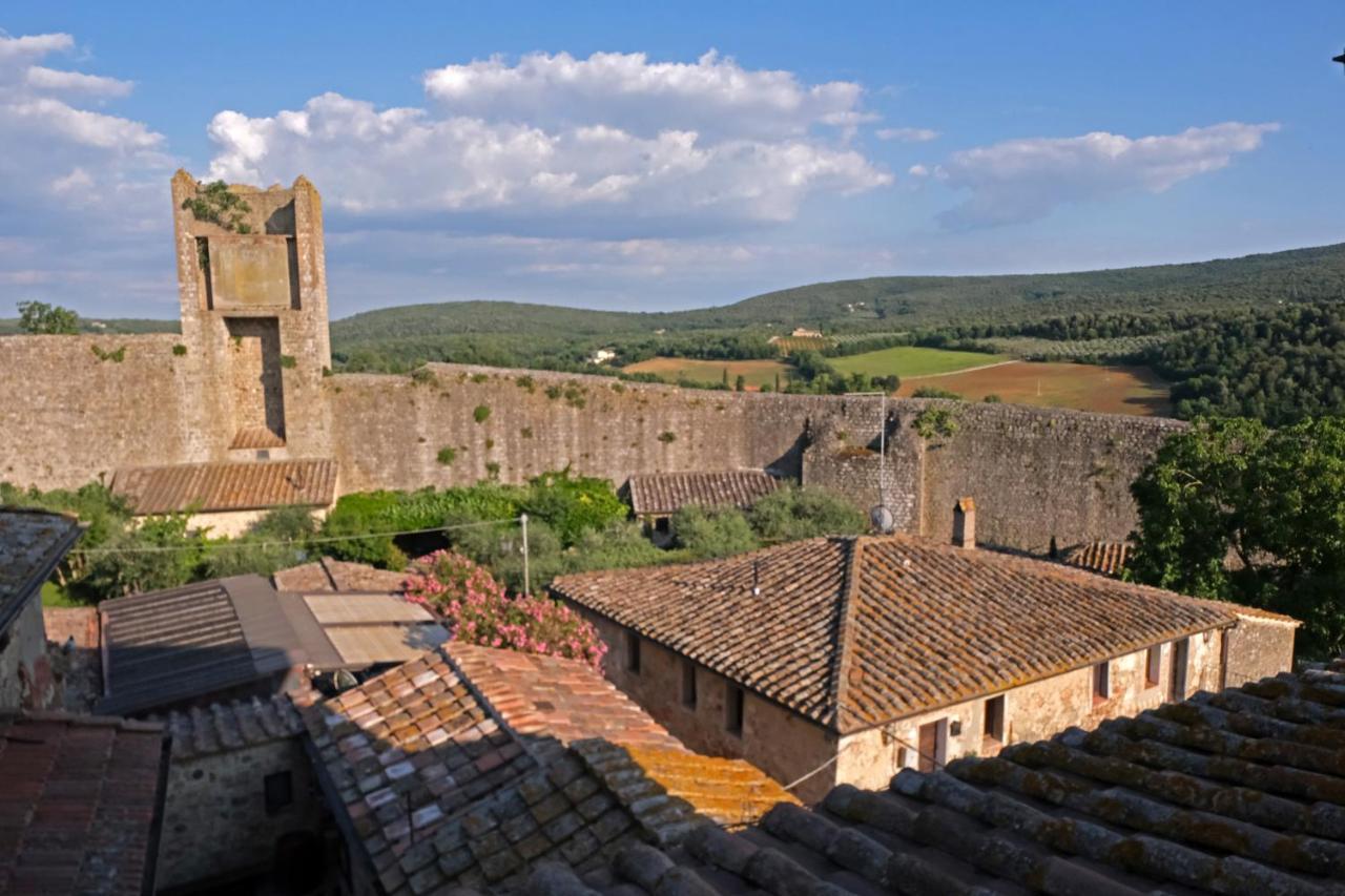 Rooms And Wine Al Castello Monteriggioni Exterior photo