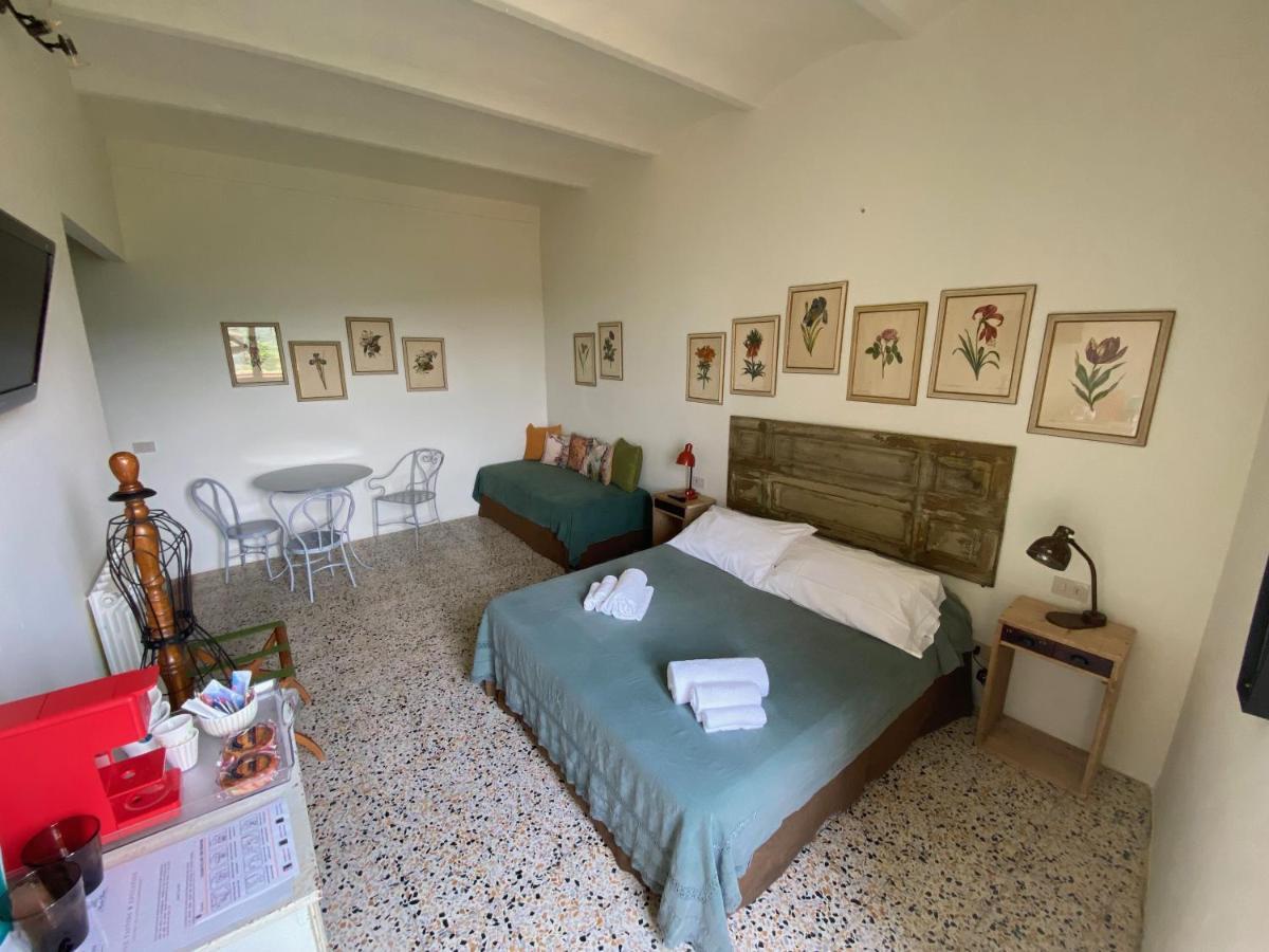 Rooms And Wine Al Castello Monteriggioni Exterior photo
