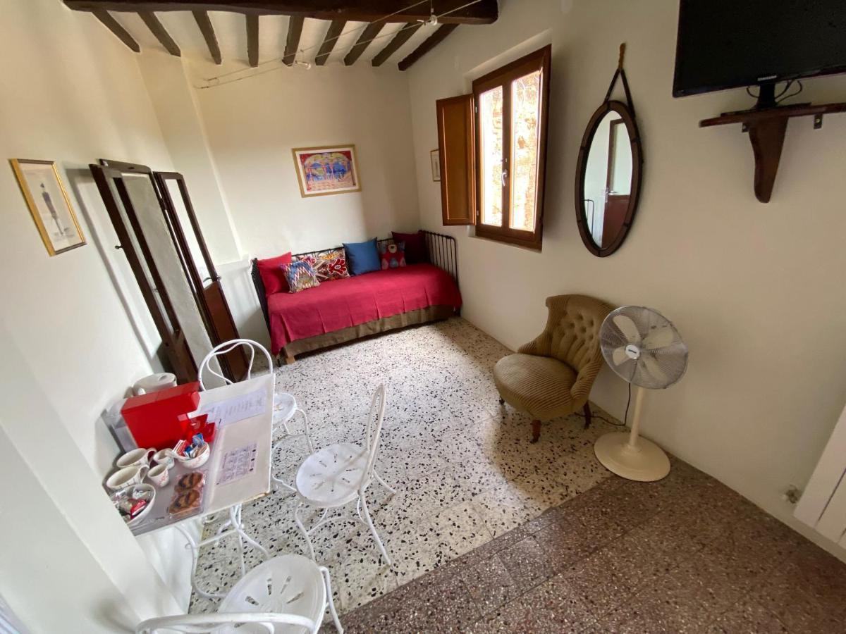 Rooms And Wine Al Castello Monteriggioni Exterior photo