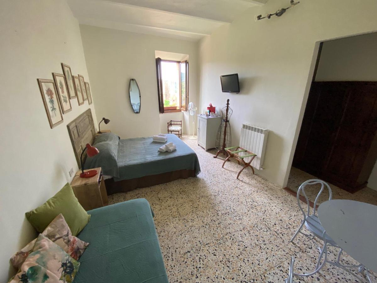 Rooms And Wine Al Castello Monteriggioni Exterior photo
