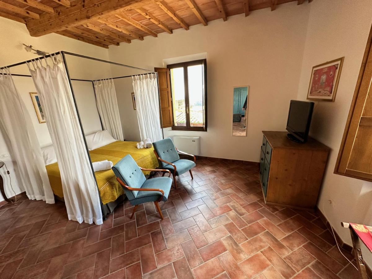 Rooms And Wine Al Castello Monteriggioni Exterior photo