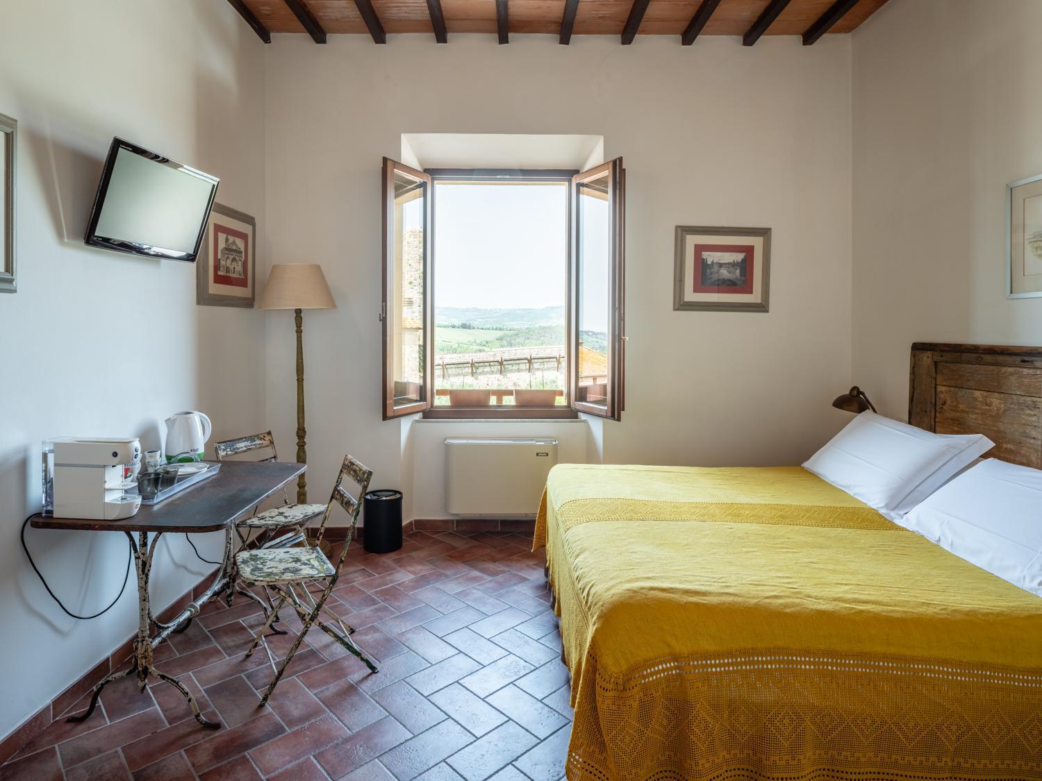 Rooms And Wine Al Castello Monteriggioni Exterior photo